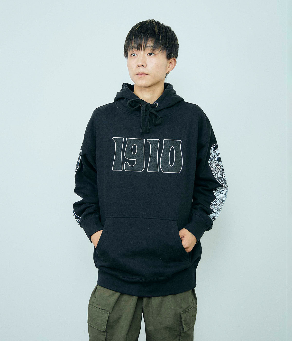 TOTEM HOODY // BLACK – 1910 | JAPAN OFFICIAL SITE