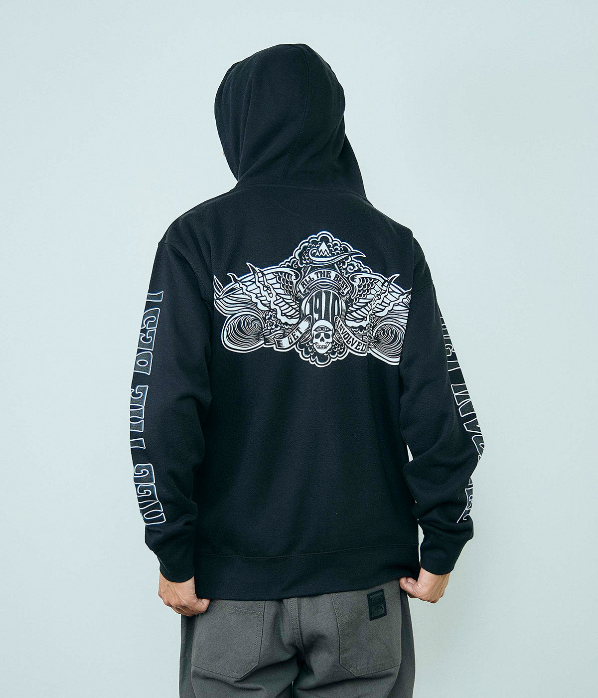 PEAKING HOODY // BLACK