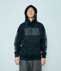 PEAKING HOODY // BLACK