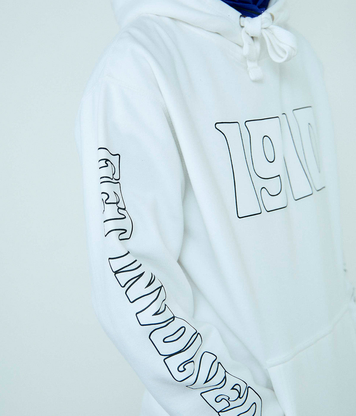 PEAKING HOODY // WHITE
