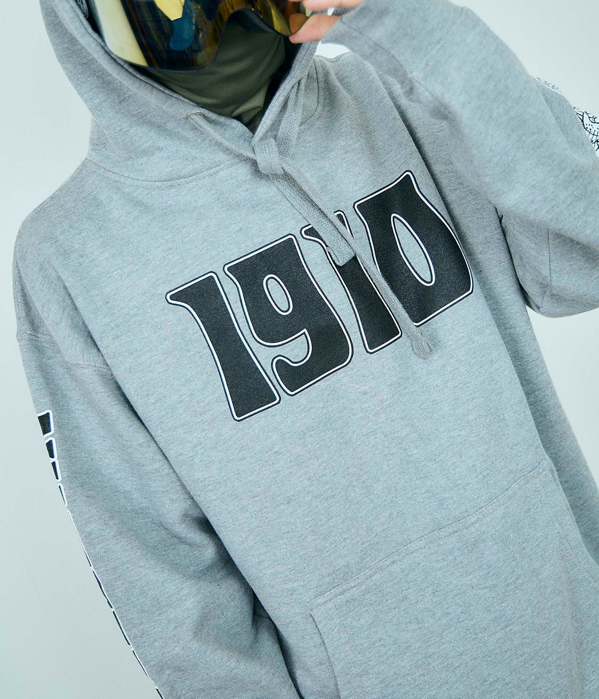 TOTEM HOODY // GRAY