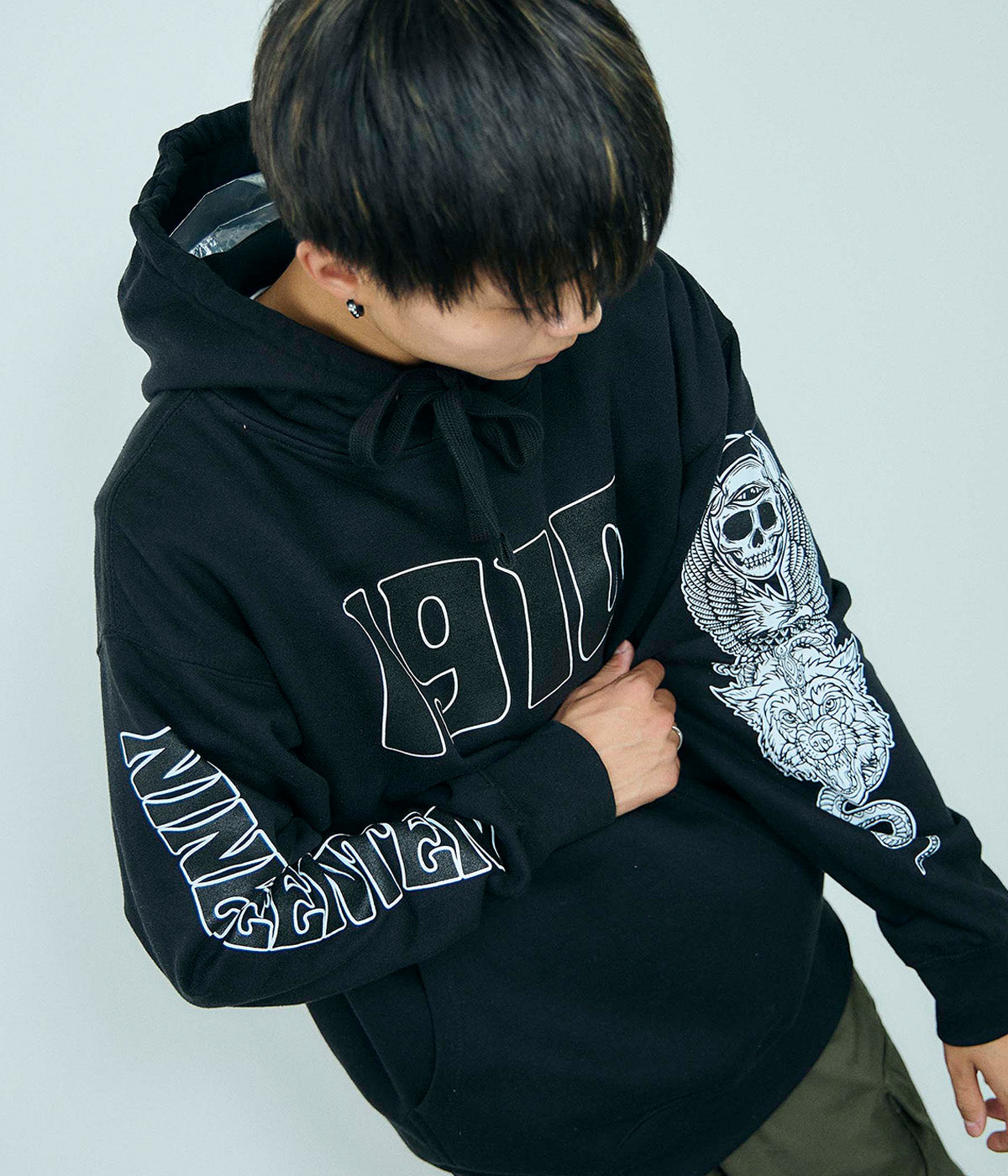 TOTEM HOODY // BLACK