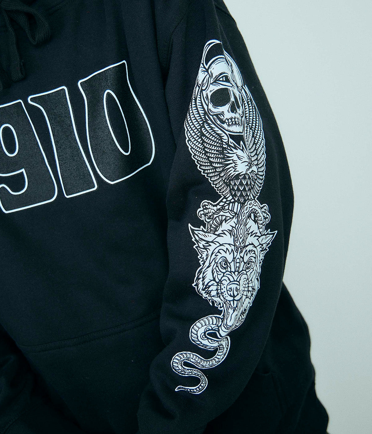 TOTEM HOODY // BLACK