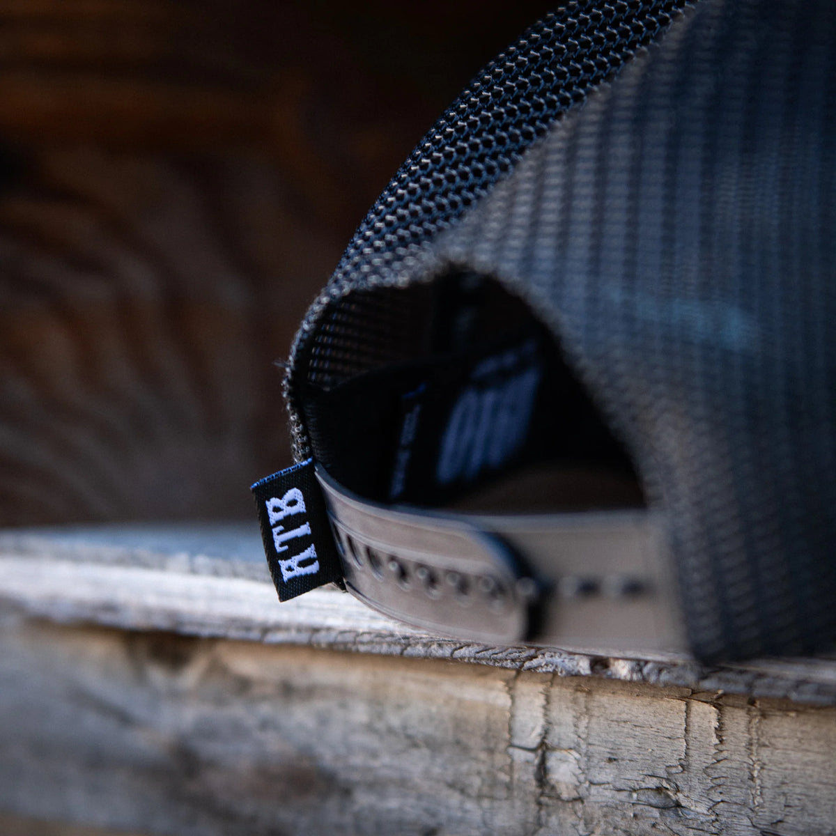 Ojo Rojo Snapback // Black