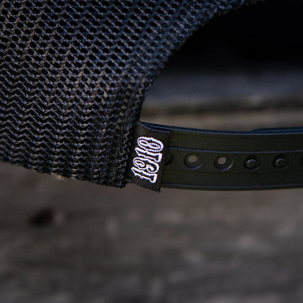 Ojo Rojo Snapback // Black