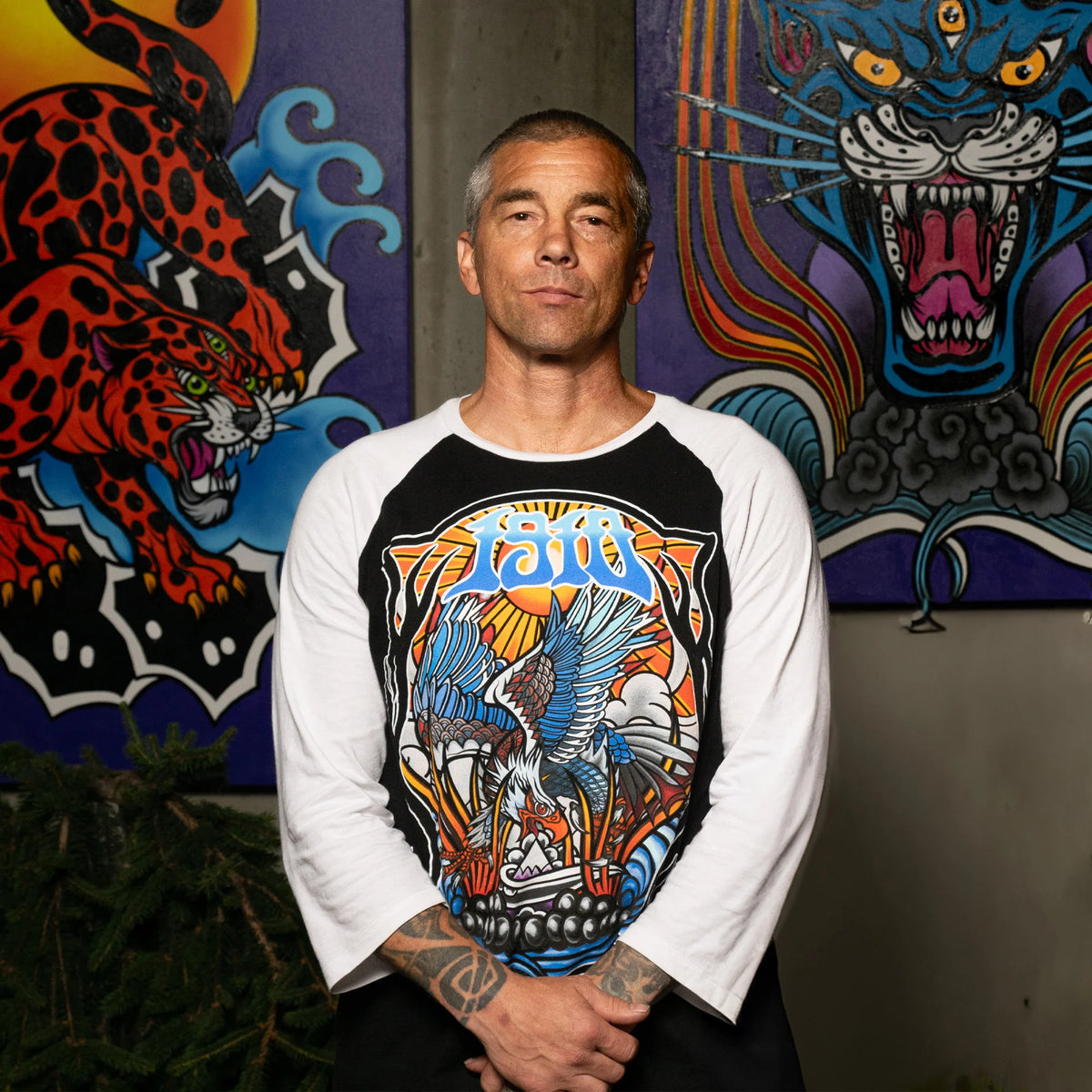 Ojo Rojo LS Raglan // Black/White