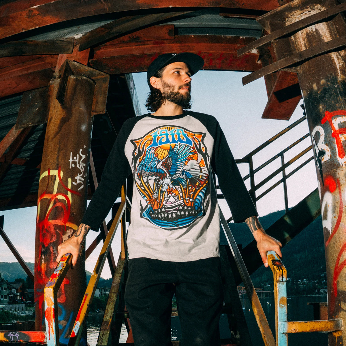 Ojo Rojo LS Raglan // White/Black